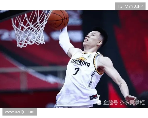 俞泽辰预赛表现惊艳获满分杨鸣称赞他应参加三分大赛未见其扣篮表现